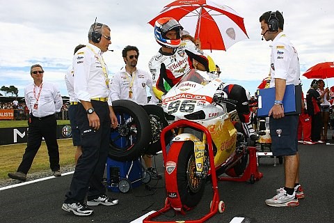 Smrz führt auf britischem Boden: Rea und Checa in den Top-3