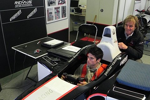 Sissis trainiert im Simulator von Penker Racing: Barcelona genau angesehen