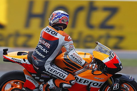 Stoner lässt sich nicht aus der Ruhe bringen: Neue Bestzeit trotz schieriger Bedingungen