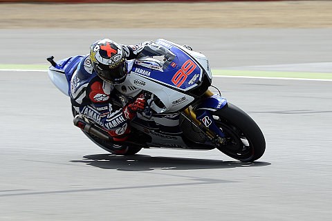 Lorenzo sichert den Sieg in Silverstone: Pedrosa knapp von Stoner geschlagen