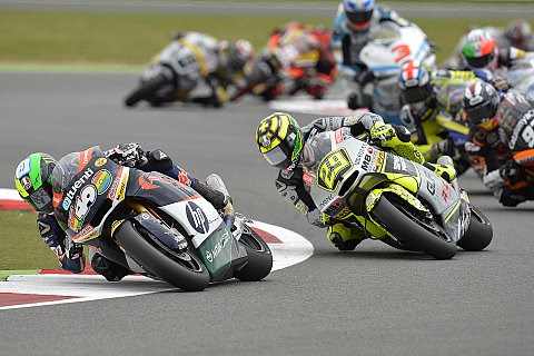 Espargaro führt das Moto2-Feld weiter an: Krummenacher mit Sturz