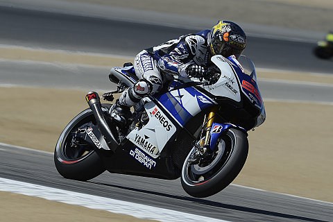 Lorenzo toppt das letzte Training: Nebel, Kälte und feuchte Streckenabschnitte