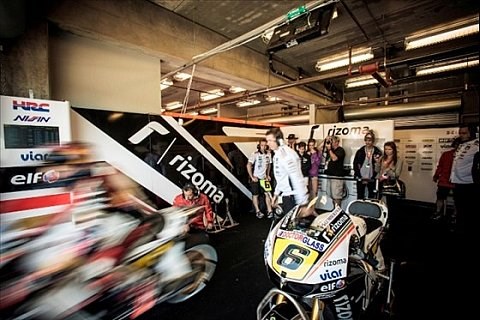 Bradl hat Probleme mit dem Hinterrad: Grip sehr gering