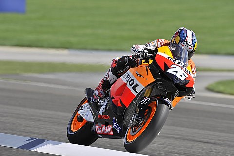 Pedrosa holt Pole, Stoner stürzt schwer: Indy-Qualifying von Stürzen geprägt