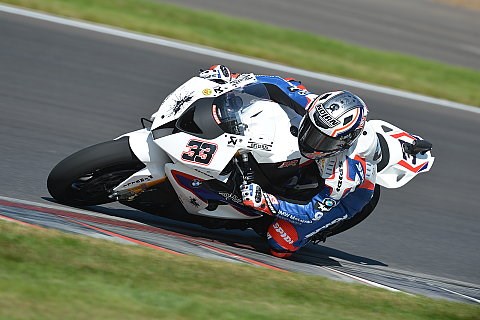 Melandri gewinnt zweites Rennen in Moskau: Biaggi, Haslam, Rea und Laverty stürtzen