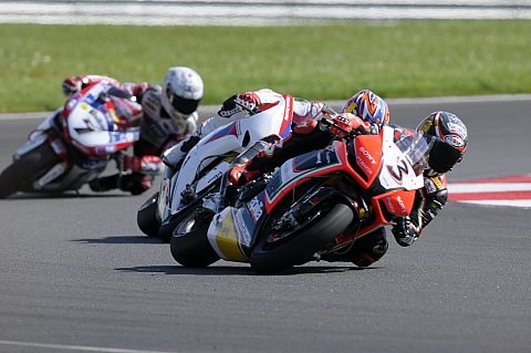 Biaggi holt sich erstes Rennen am Nürburgring: WM-Führung nach Melandri-Sturz zurückerobert