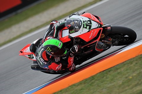 Laverty siegt zum ersten Mal auf Aprilia: Biaggi sammelt weiter Punkte