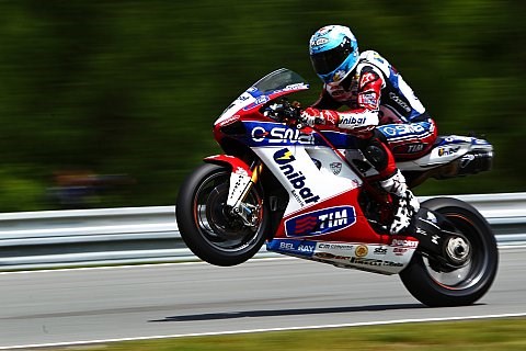 Althea Racing verabschiedet Ducati 1198: In Magny-Cours den passenden Salut abfeuern