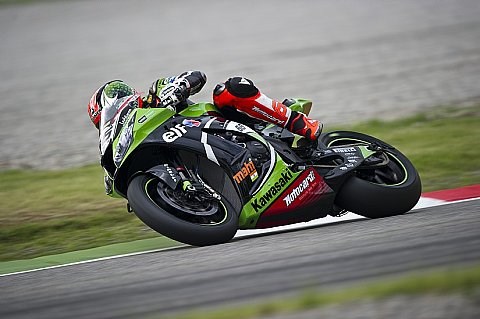 Sykes gewinnt das erste Heimrennen: Melandri erkämpft Platz zwei vor Guintoli