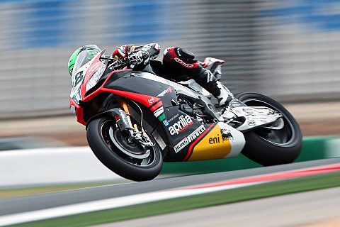 Laverty holt den Sieg im zweiten Lauf: Sykes stürzt in der Aufwärmrunde