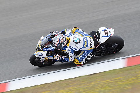 Melandri gewinnt das erste Rennen in Portugal: Bunt gemischtes Podium