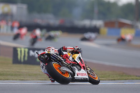 Marquez Schnellster, Lorenzo stürzt schwer: Schlüsselbeinbruch für den Weltmeister