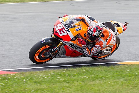 Marquez siegt am Sachsenring: Bradl verpasst das Podium knapp