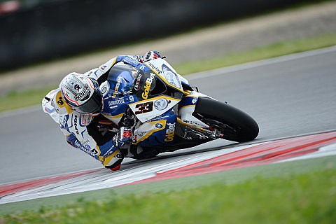 Melandri gewinnt Regenschlacht in Moskau: Doppelsieg für BMW