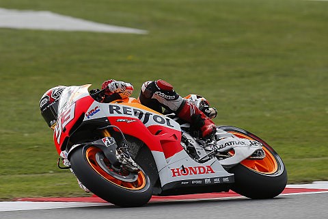 Marquez gibt die Pace vor: Lorenzo und Rossi ruhiger, aber mit Rückstand