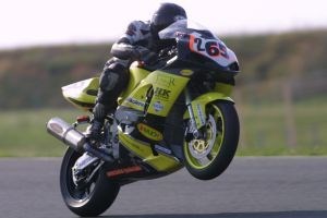 Titan Bert gibt Feuer