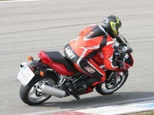 Suzuki SV1000S - Tour