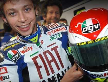 Rossis Helm ersteigern