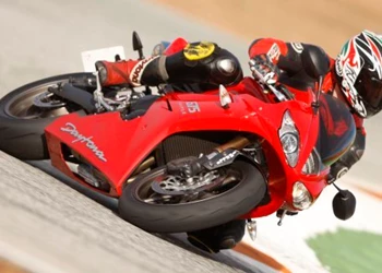 Triumph Daytona 675 09 Triumph Daytona 675 09