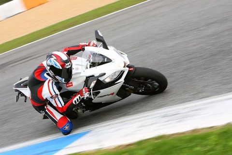 Aprilia RSV4R Test