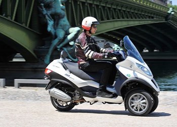 Piaggio MP3 300 Hybrid Piaggio MP3 300 Hybrid