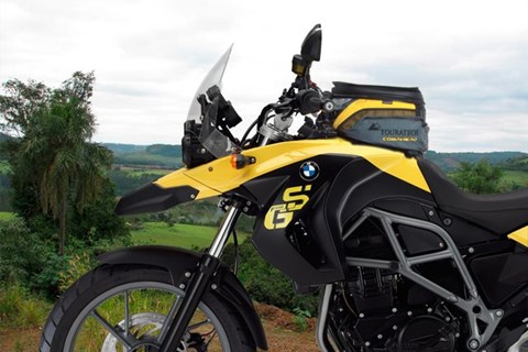 companero de amarillo