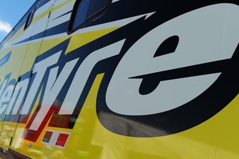 Scott auf Golden Tyre