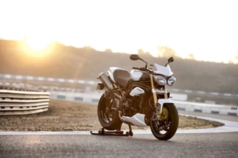 Triumph Speed Triple R Testbericht Triumph Speed Triple R Testbericht