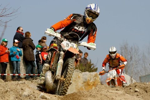 Edi E. beißt in Granit