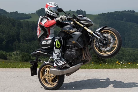 CB1000R vs. GSR750 CB1000R vs. GSR750