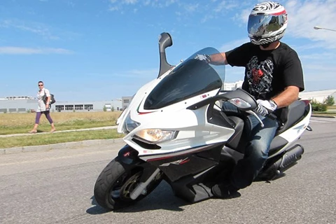 SRV850 vs. T-MAX SRV850 vs. T-MAX
