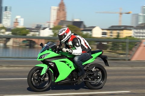 Kawasaki Ninja 300 Testbericht mit Tesvideo