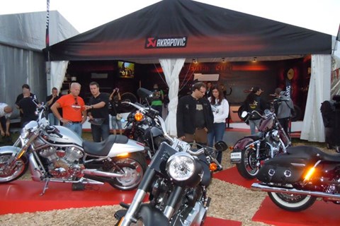 Akrapovic Custom-Reihe