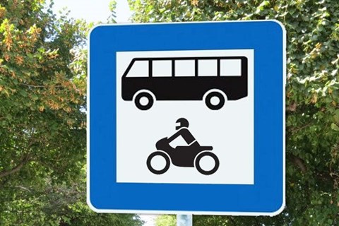 Benützung der Busspur