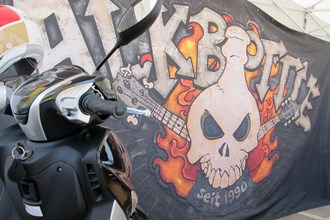 alkbottle fährt Roller