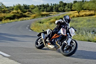 KTM 690 Duke vs Duke R KTM 690 Duke vs Duke R