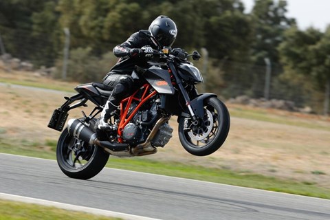KTM 1290 Super Duke R Testbericht mit Testvideo KTM 1290 Super Duke R Testbericht mit Testvideo