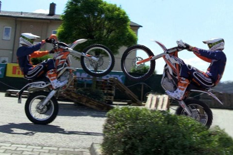 KTM Freeride 250 vs. KTM Freeride E KTM Freeride 250 vs. KTM Freeride E