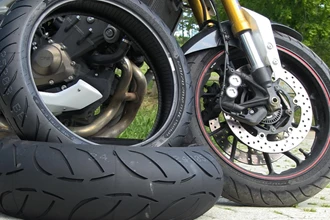 Metzeler M7 RR Test Metzeler M7 RR Test