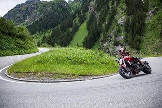 Monster 1200 Pässe Monster 1200 Pässe