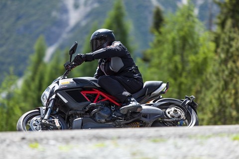 Ducati Diavel Carbon Test in den Alpen