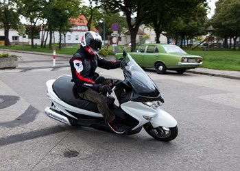 Suzuki Burgman 125 - der kleine Luxusroller. Suzuki Burgman 125 - der kleine Luxusroller.
