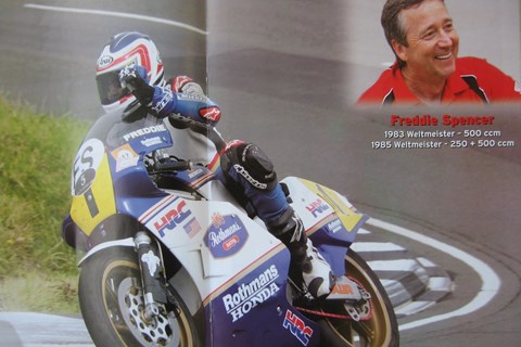 Freddie Spencer gibt beim Oldtimer GP Schwanenstadt 1000PS ein Interview