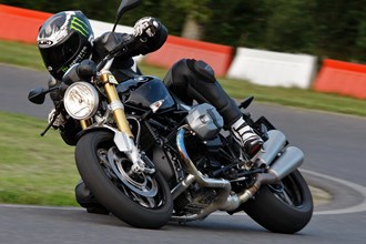 Wie fährt die BMW RnineT? 