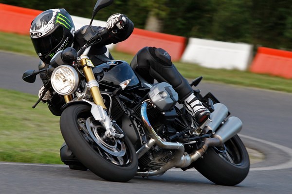 Wie fährt die BMW RnineT? 