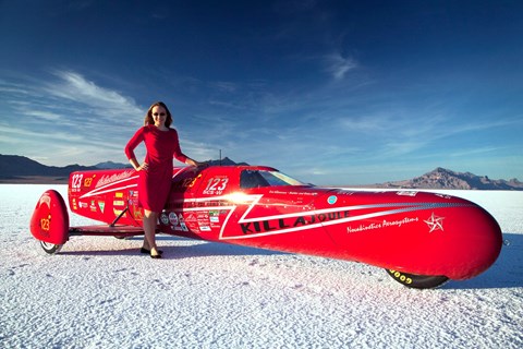 Frau fährt 388 km/h mit Elektromotorrad