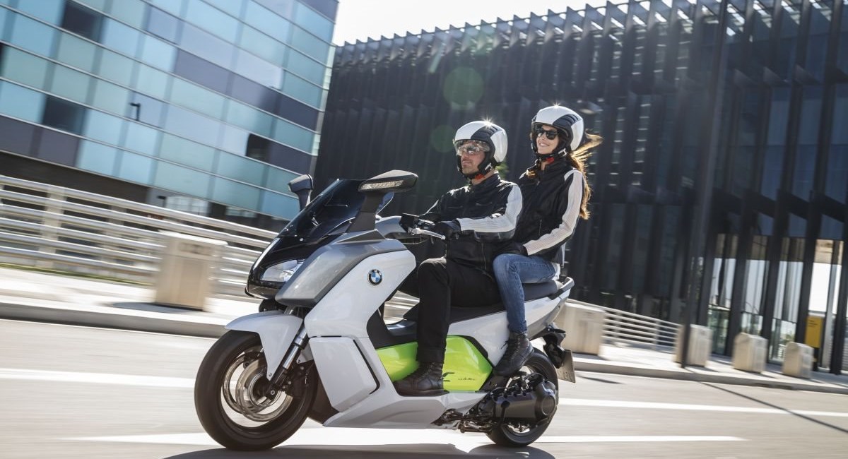 BMW Motorrad bietet Citytouren durch Berlin