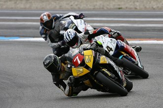 Marco Nekvasil holt den Titel in der Klasse Superstock 1000 