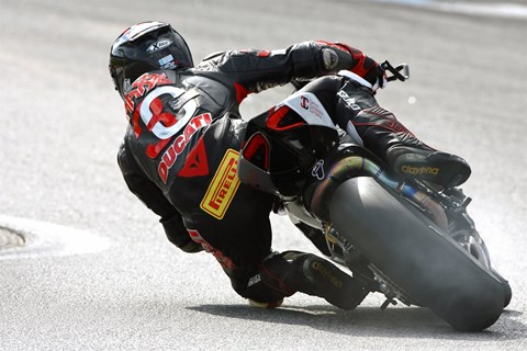 Pirelli Fahrer siegen in der IDM Superbike und Supersport Klasse