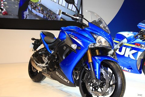 Tagebuch: Nackte Killersuzuki mit Verkleidung Tagebuch: Nackte Killersuzuki mit Verkleidung